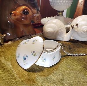 ⛄🎄Sweet Vintage Porcelain Heart Shape Trinket Box
